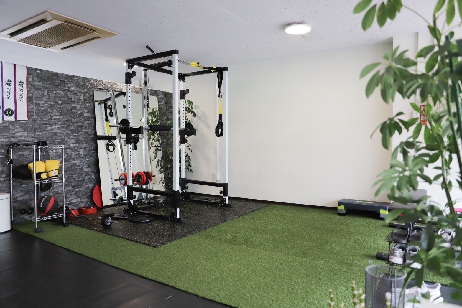 9INE-GYM