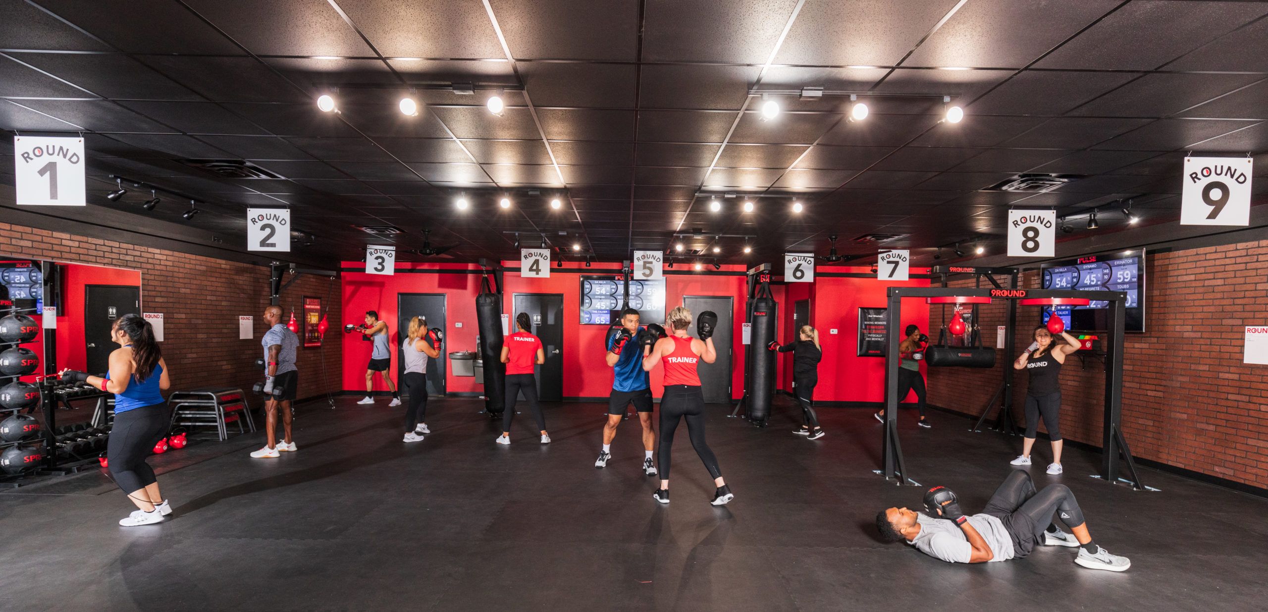 9ROUND セブンパーク天美店
