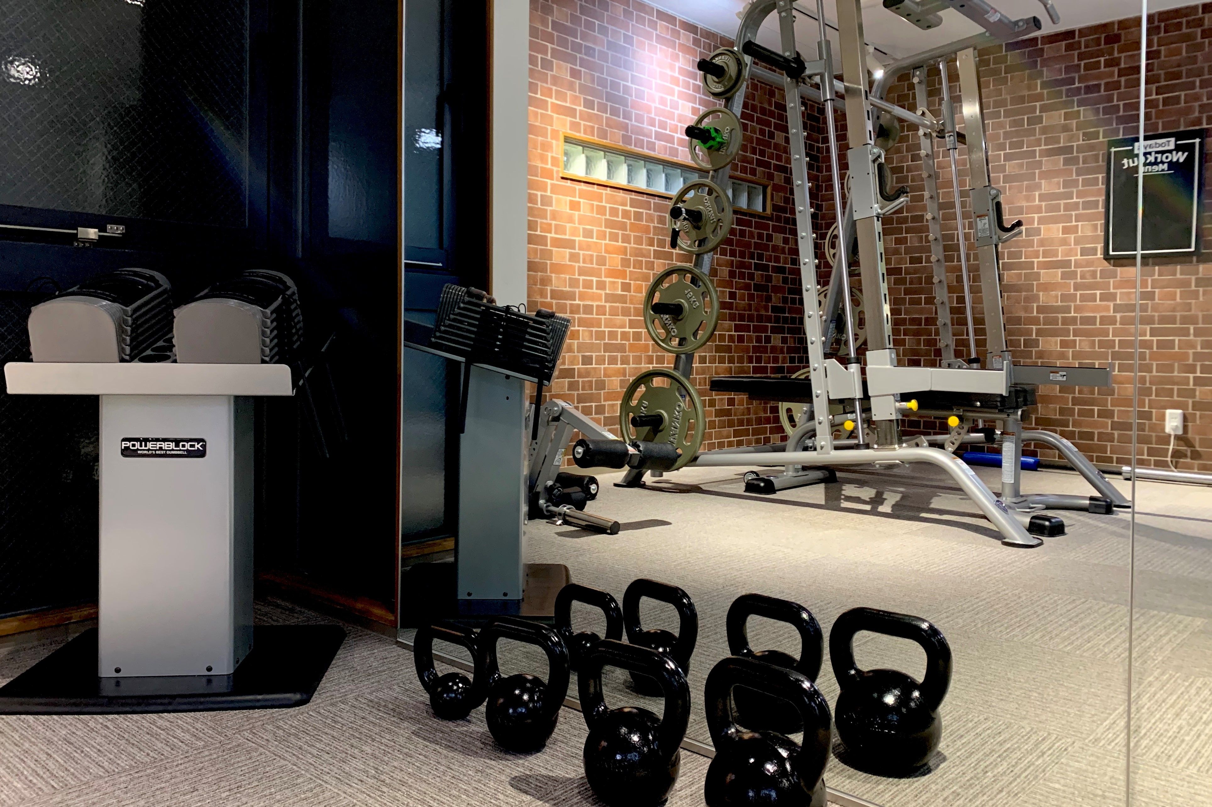 FIRST CLASS TRAINERS 京都三条店