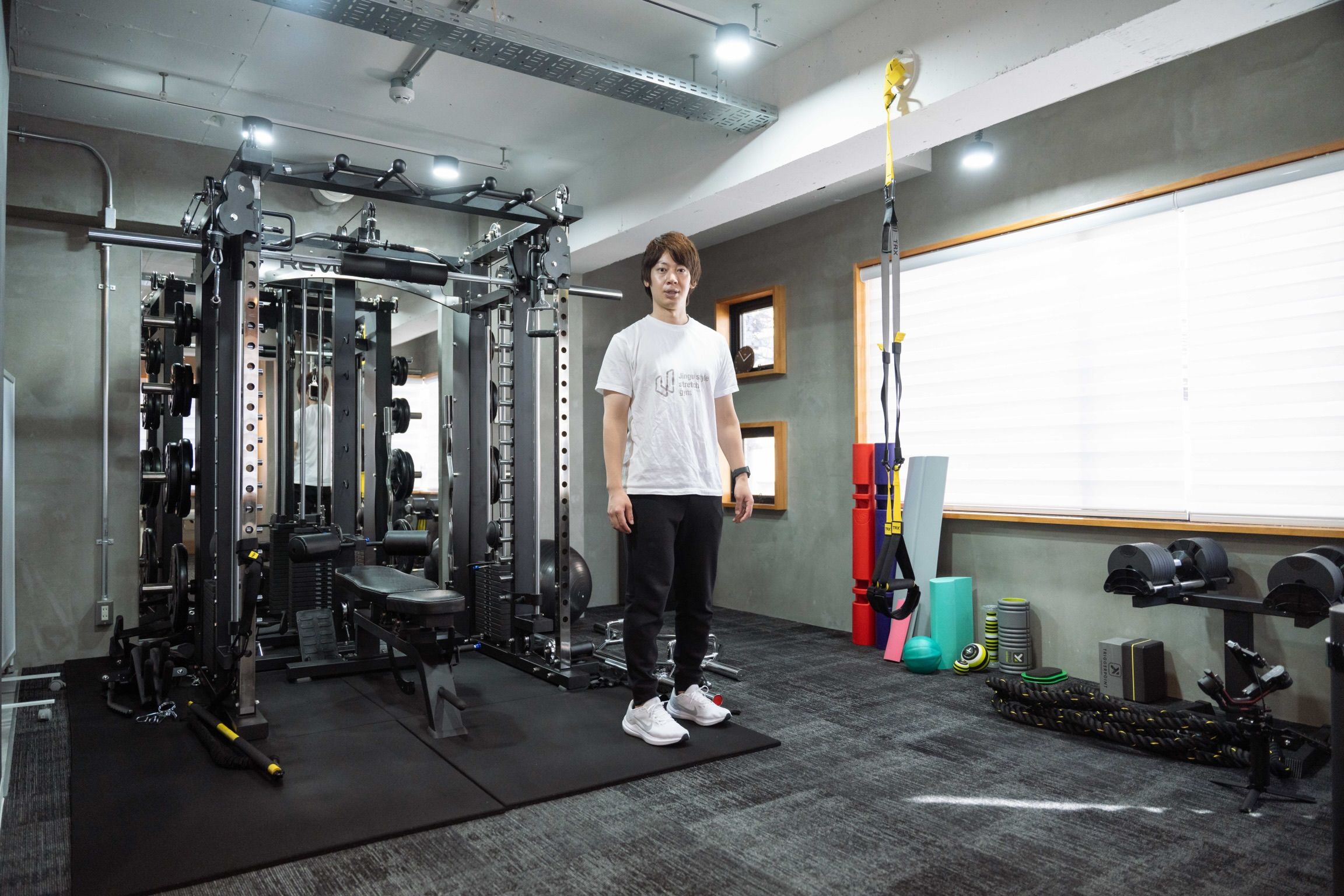 Jingu style stretch gym